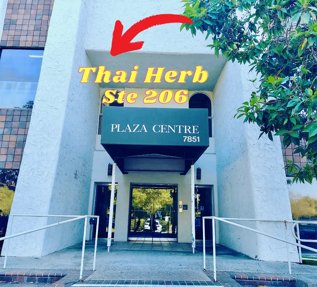 Mission Center Court plaza where Thai Herb Massage is located